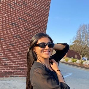 Meet your Posher, Noemi